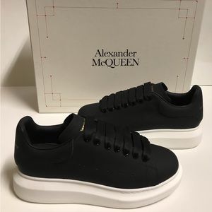 Alexander McQueen Low Top Platform Trainer 39 Black/ White Larry Oversized